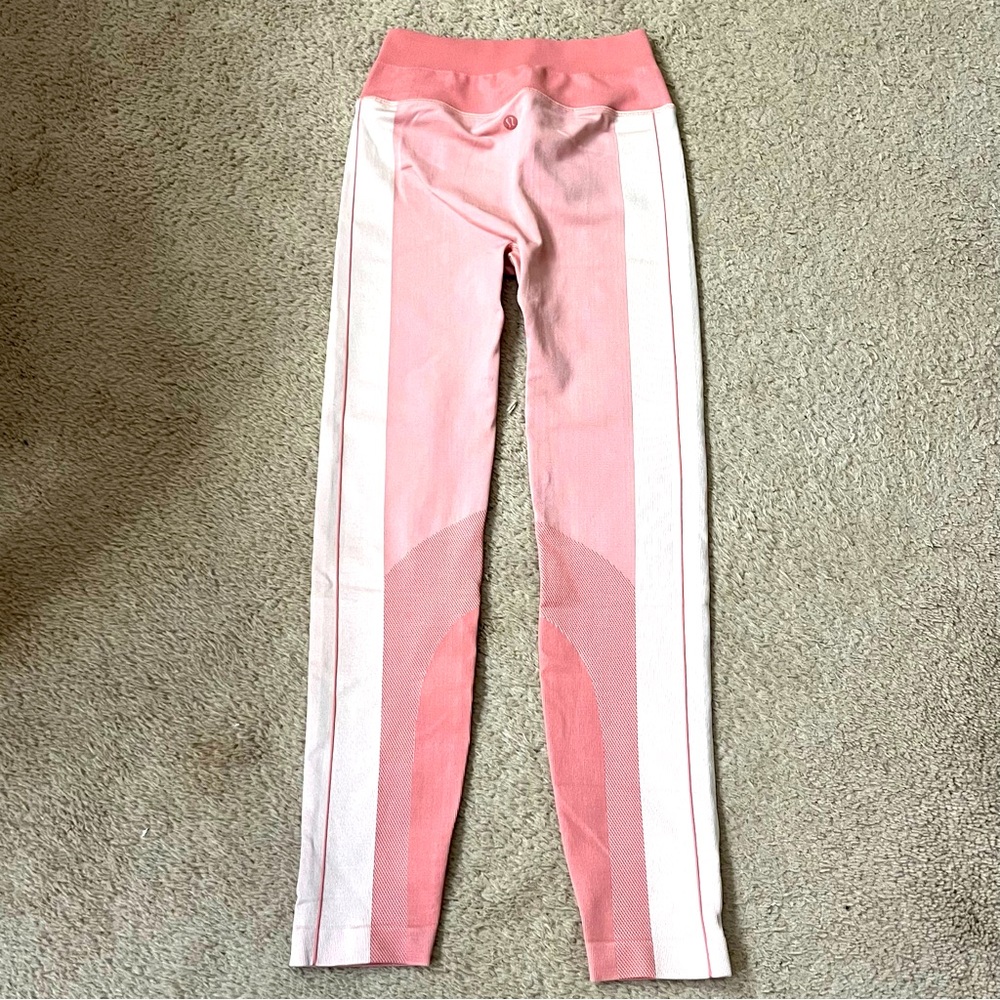 Lululemon Athletica Ebb to Train Tight 
Abstract leggings